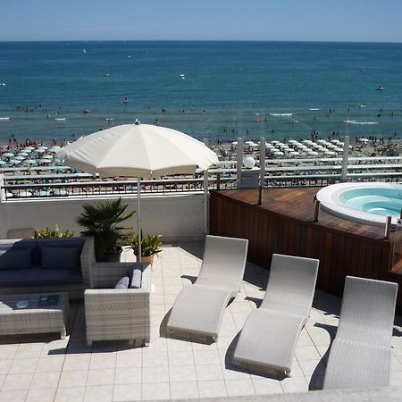 Hotel Ca' Bianca Riccione Esterno foto
