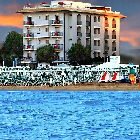 Hotel Ca' Bianca Riccione Esterno foto