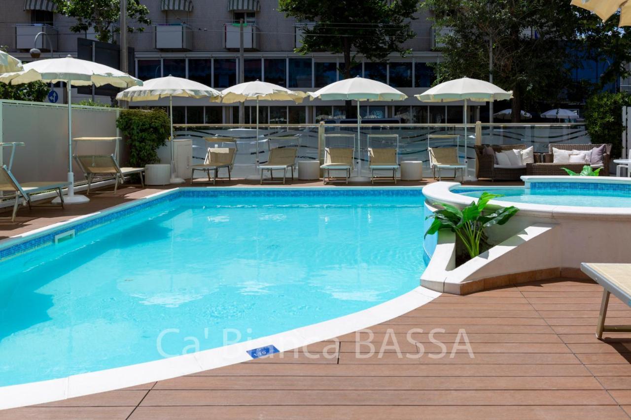 Hotel Ca' Bianca Riccione Esterno foto