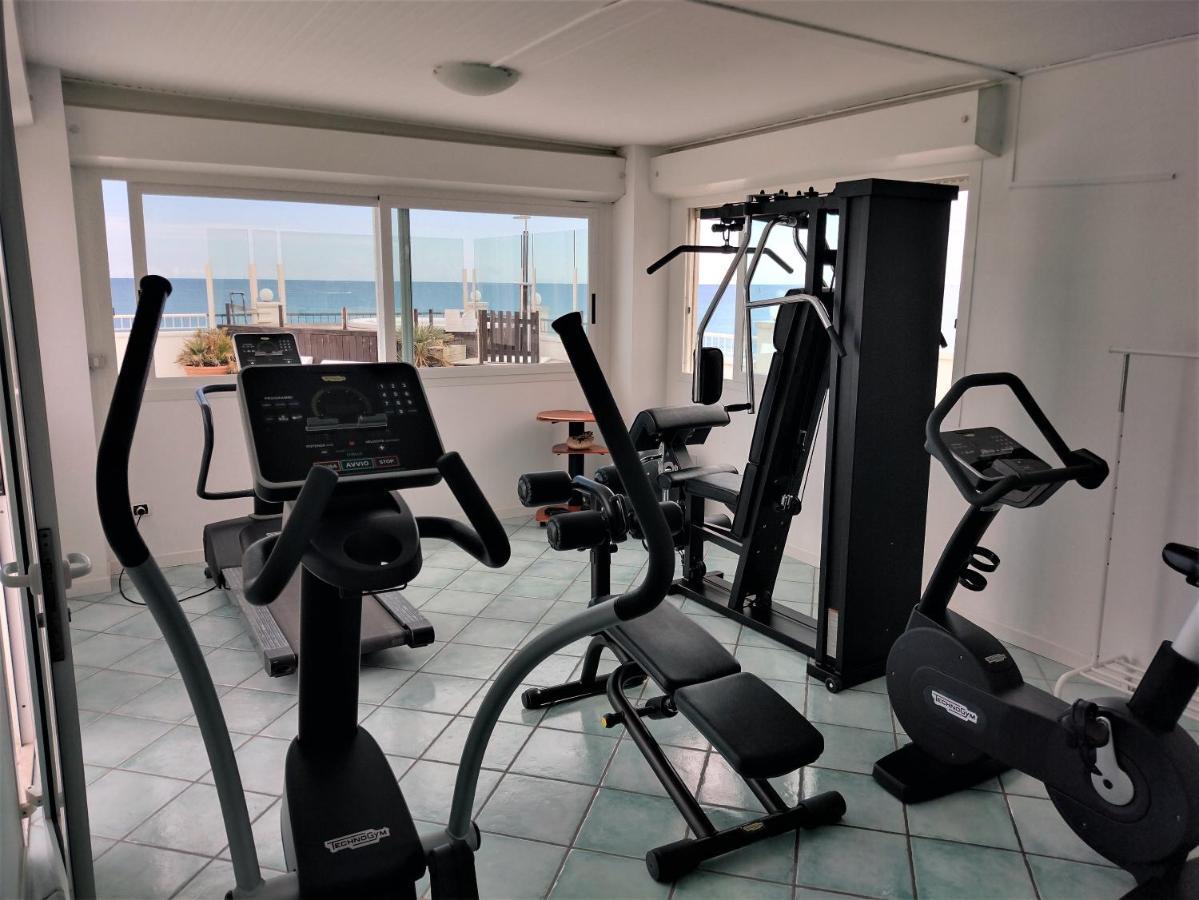 Hotel Ca' Bianca Riccione Esterno foto