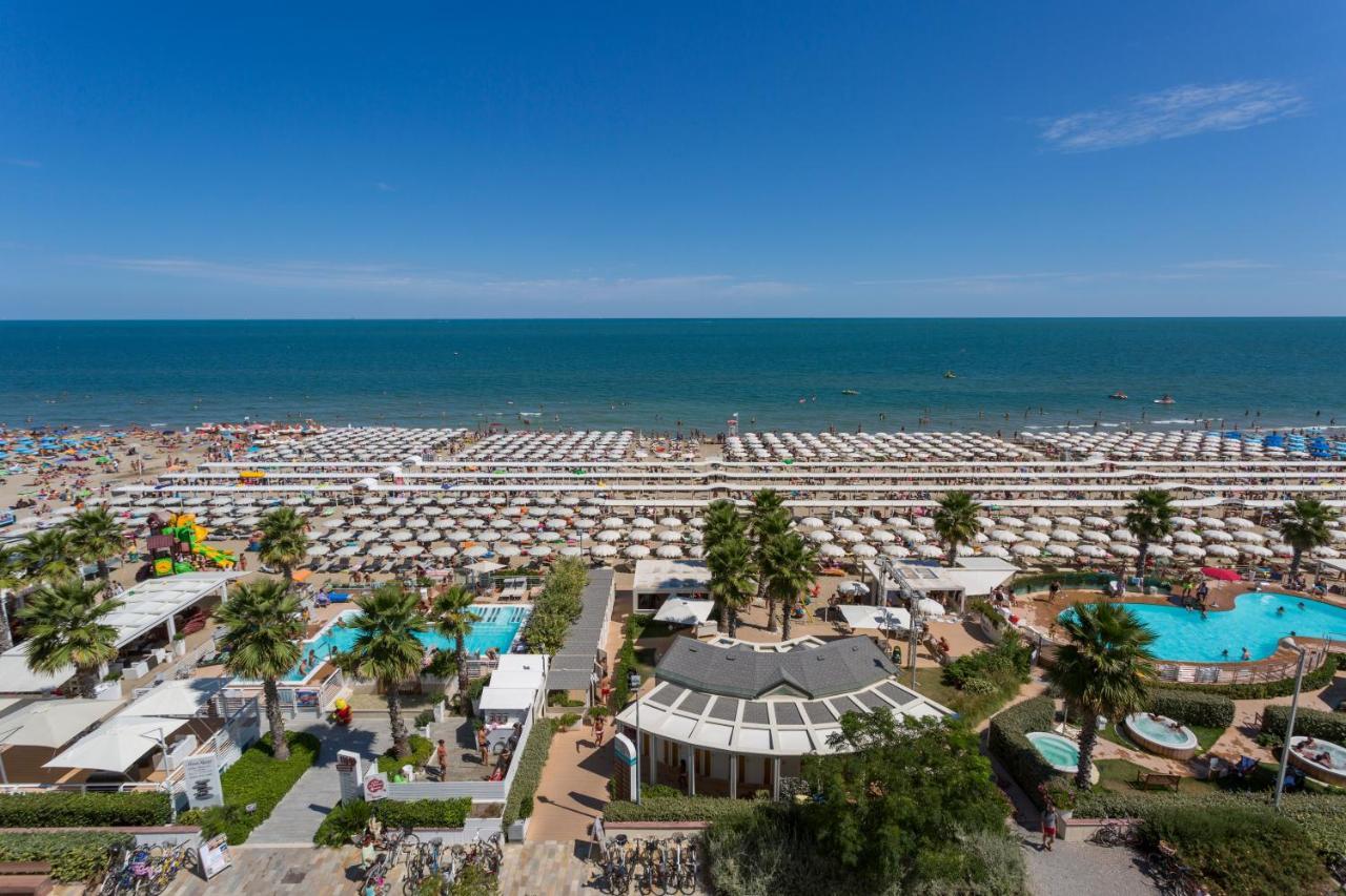 Hotel Ca' Bianca Riccione Esterno foto