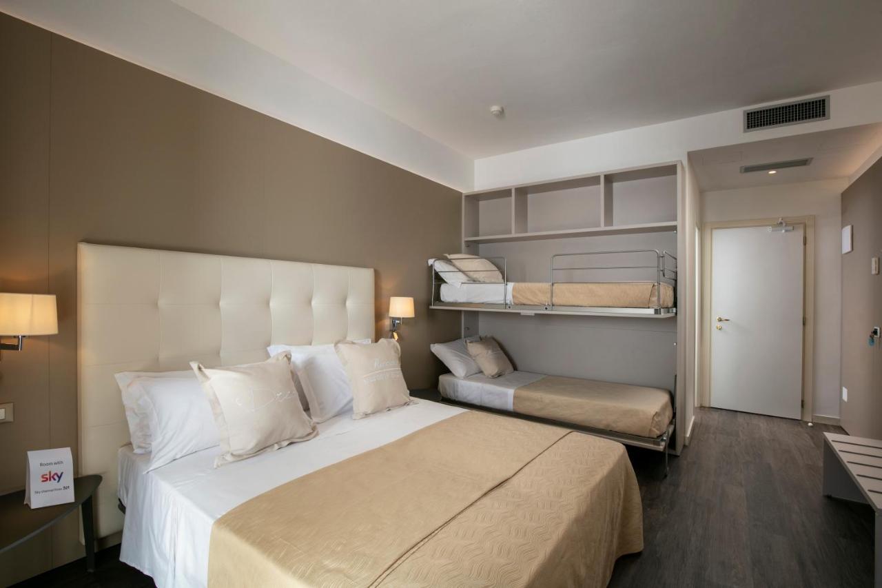 Hotel Ca' Bianca Riccione Esterno foto