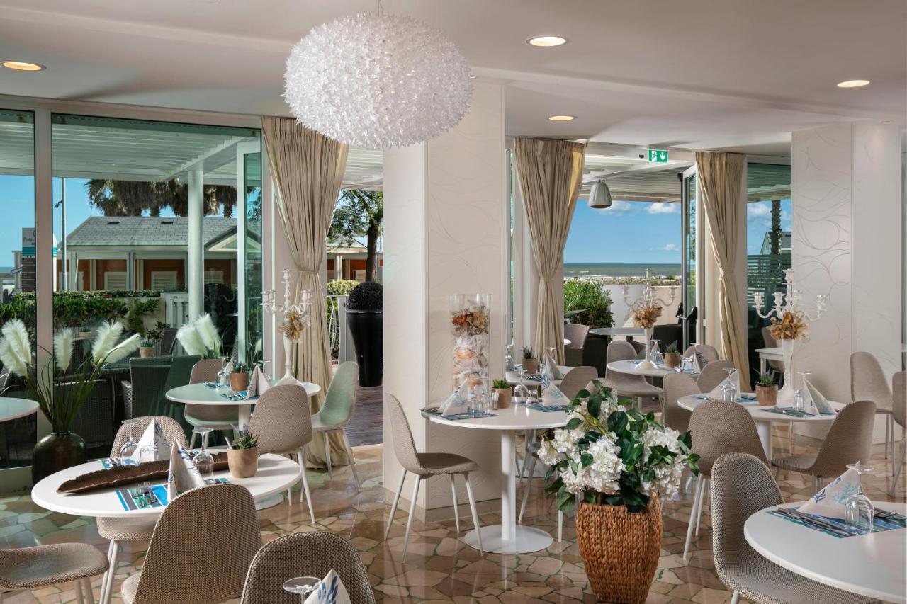Hotel Ca' Bianca Riccione Esterno foto