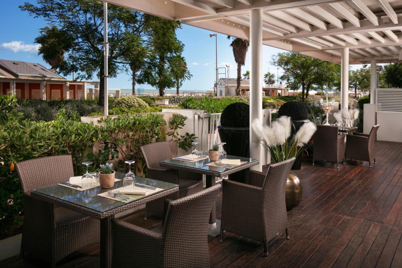 Hotel Ca' Bianca Riccione Esterno foto
