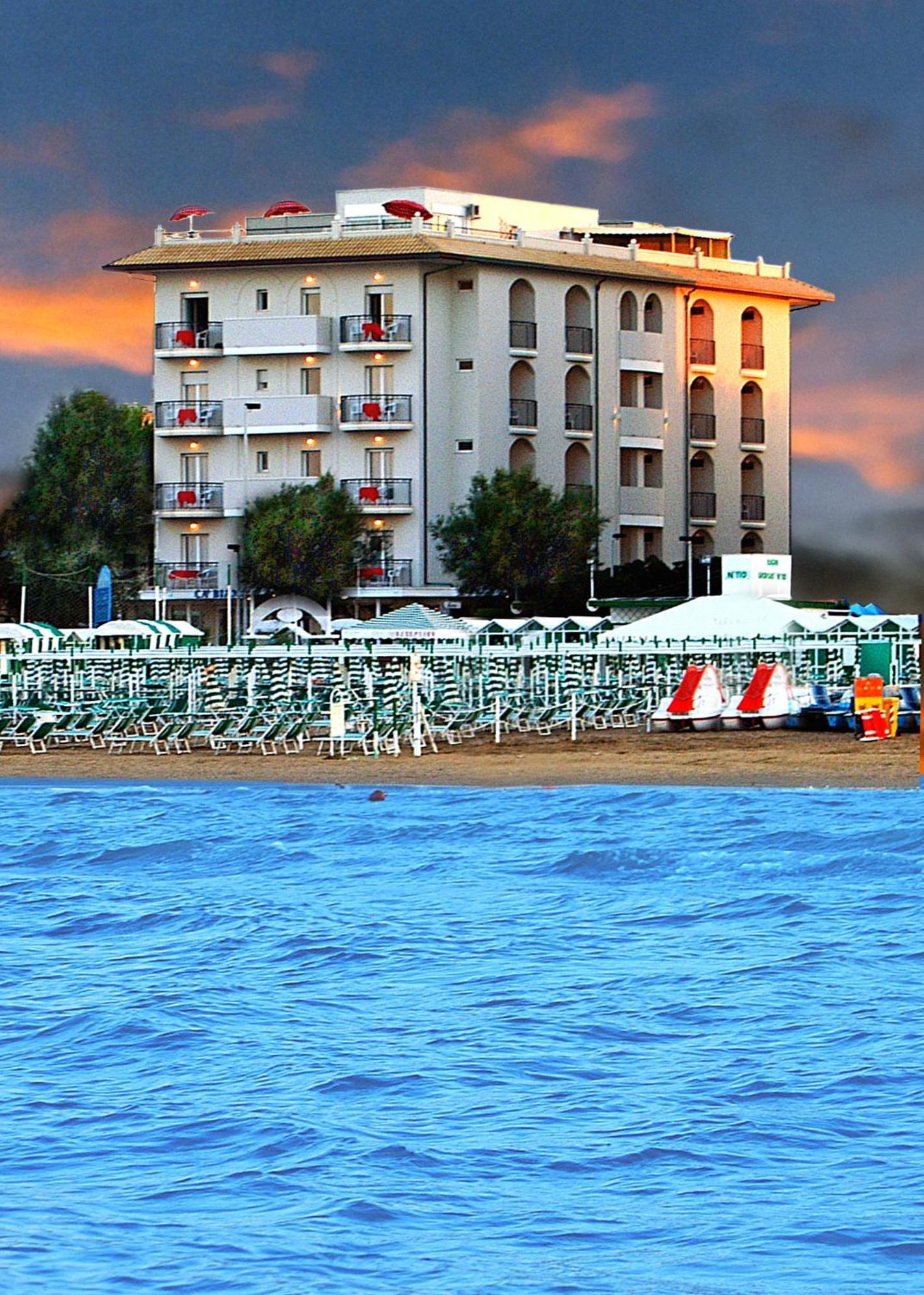 Hotel Ca' Bianca Riccione Esterno foto