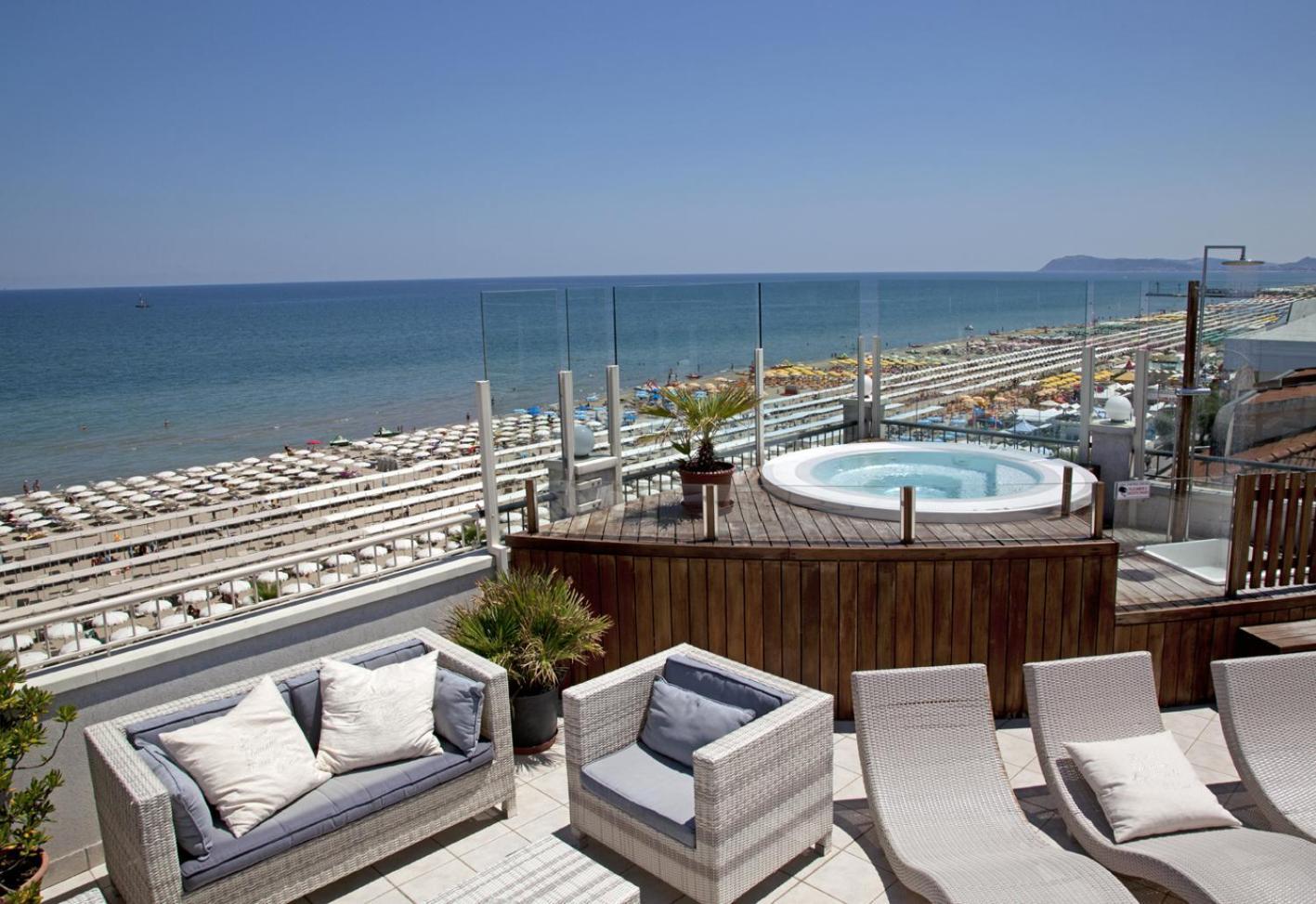Hotel Ca' Bianca Riccione Esterno foto