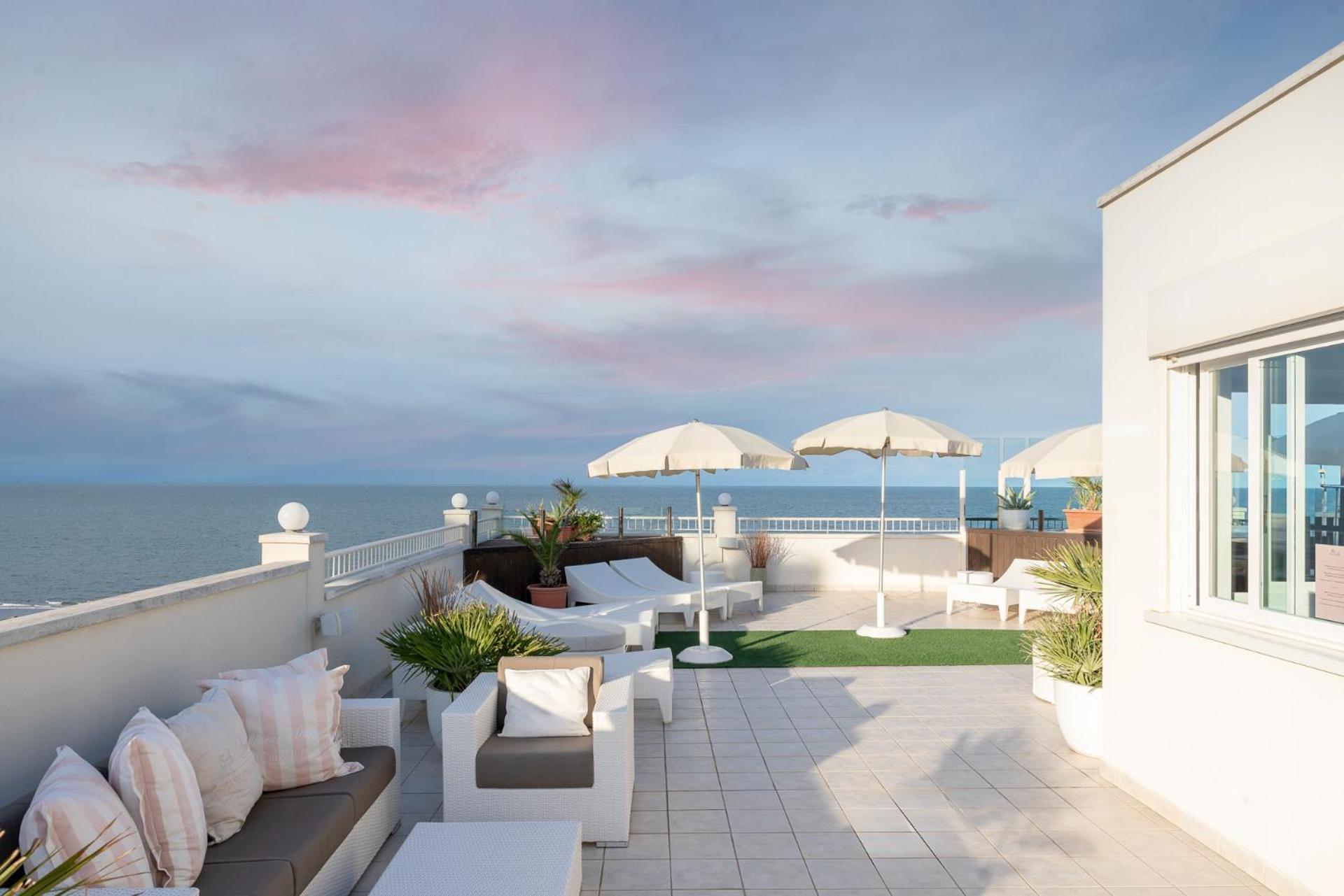 Hotel Ca' Bianca Riccione Esterno foto