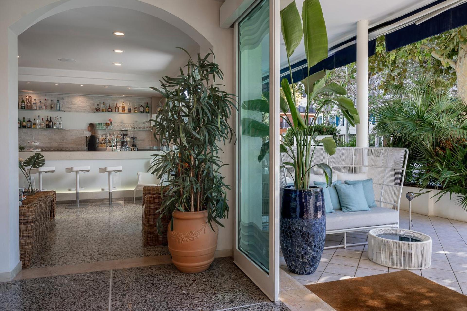 Hotel Ca' Bianca Riccione Esterno foto
