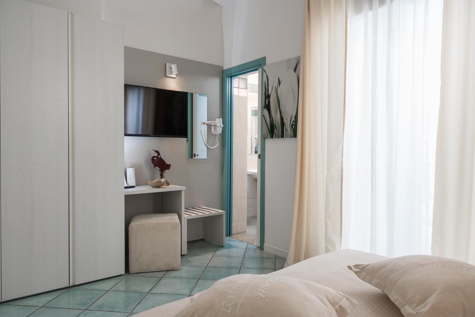 Hotel Ca' Bianca Riccione Esterno foto