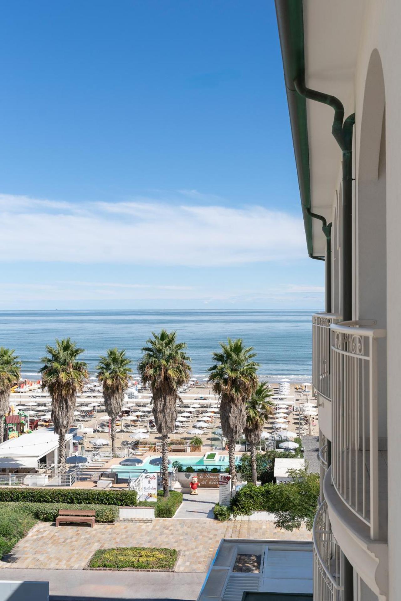 Hotel Ca' Bianca Riccione Esterno foto