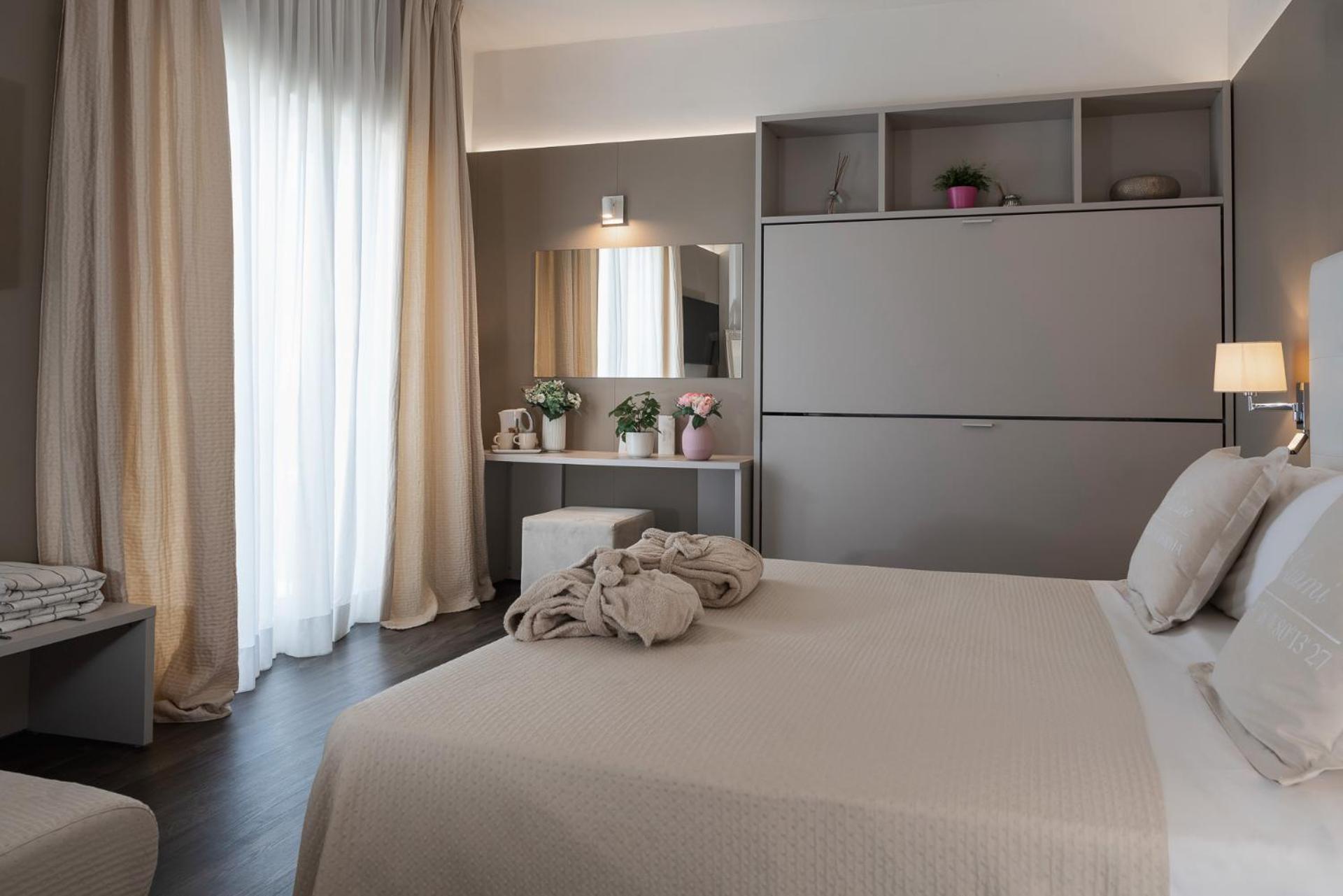 Hotel Ca' Bianca Riccione Esterno foto