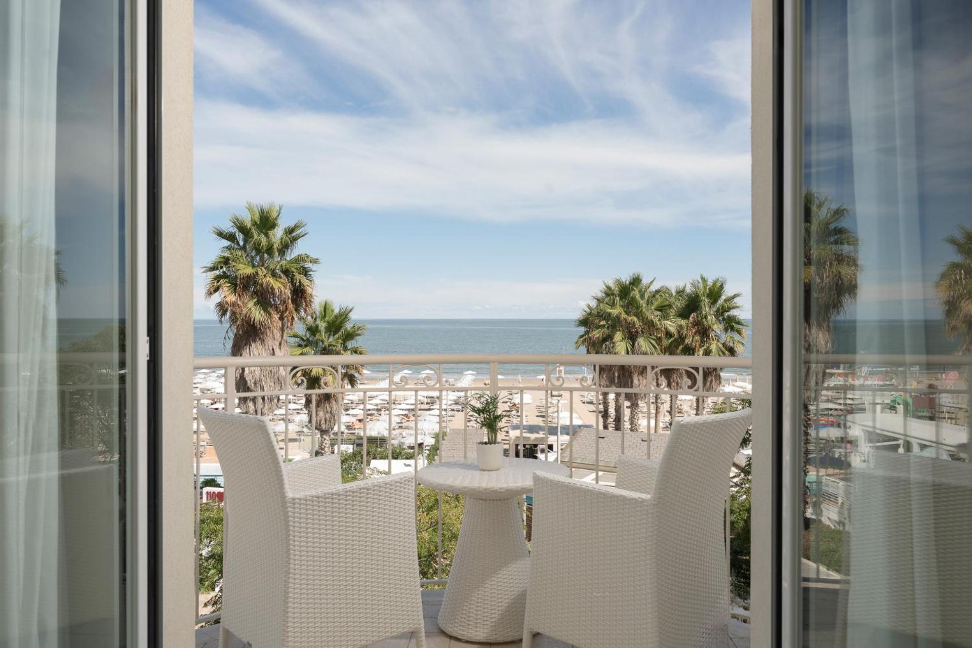 Hotel Ca' Bianca Riccione Esterno foto