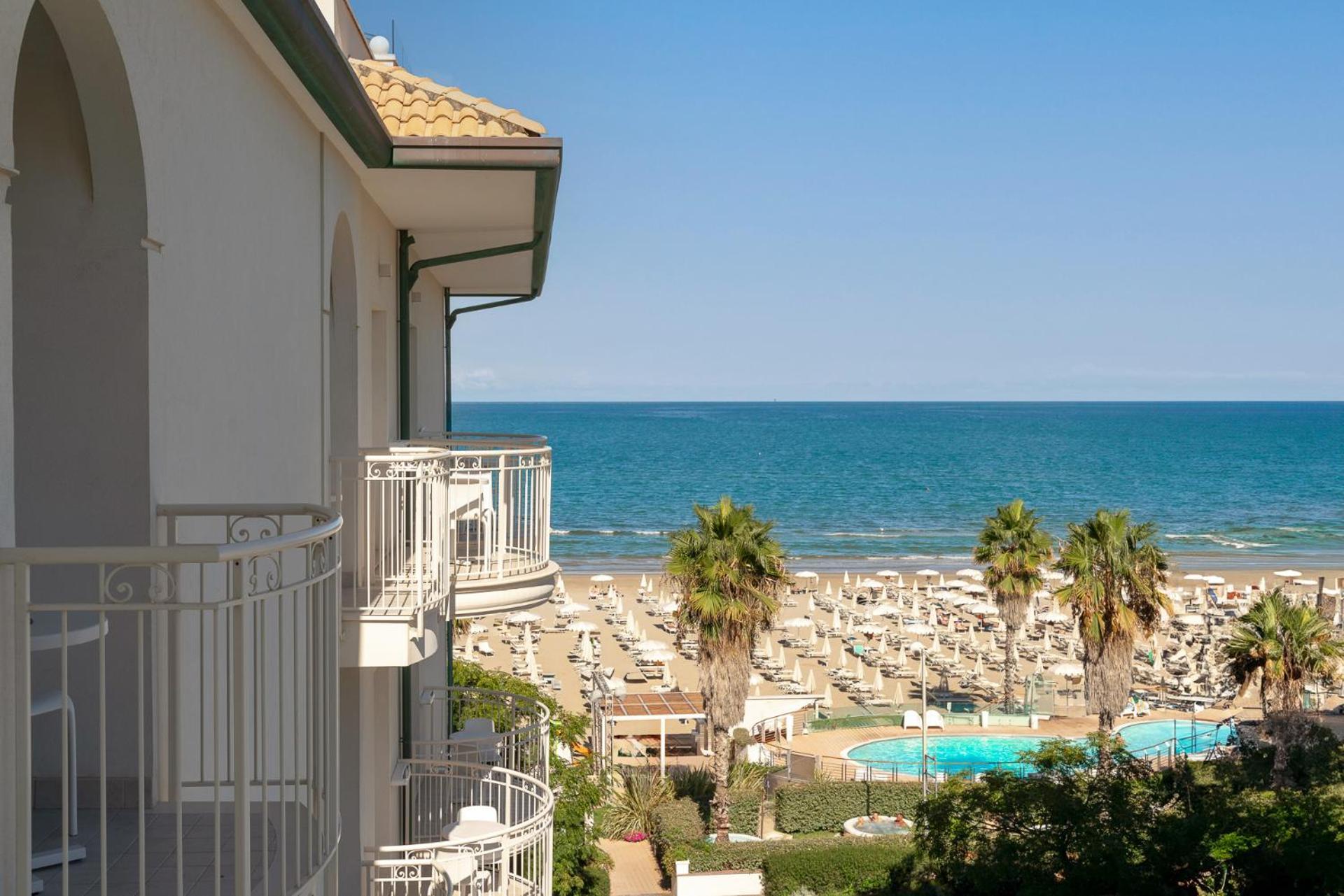 Hotel Ca' Bianca Riccione Esterno foto