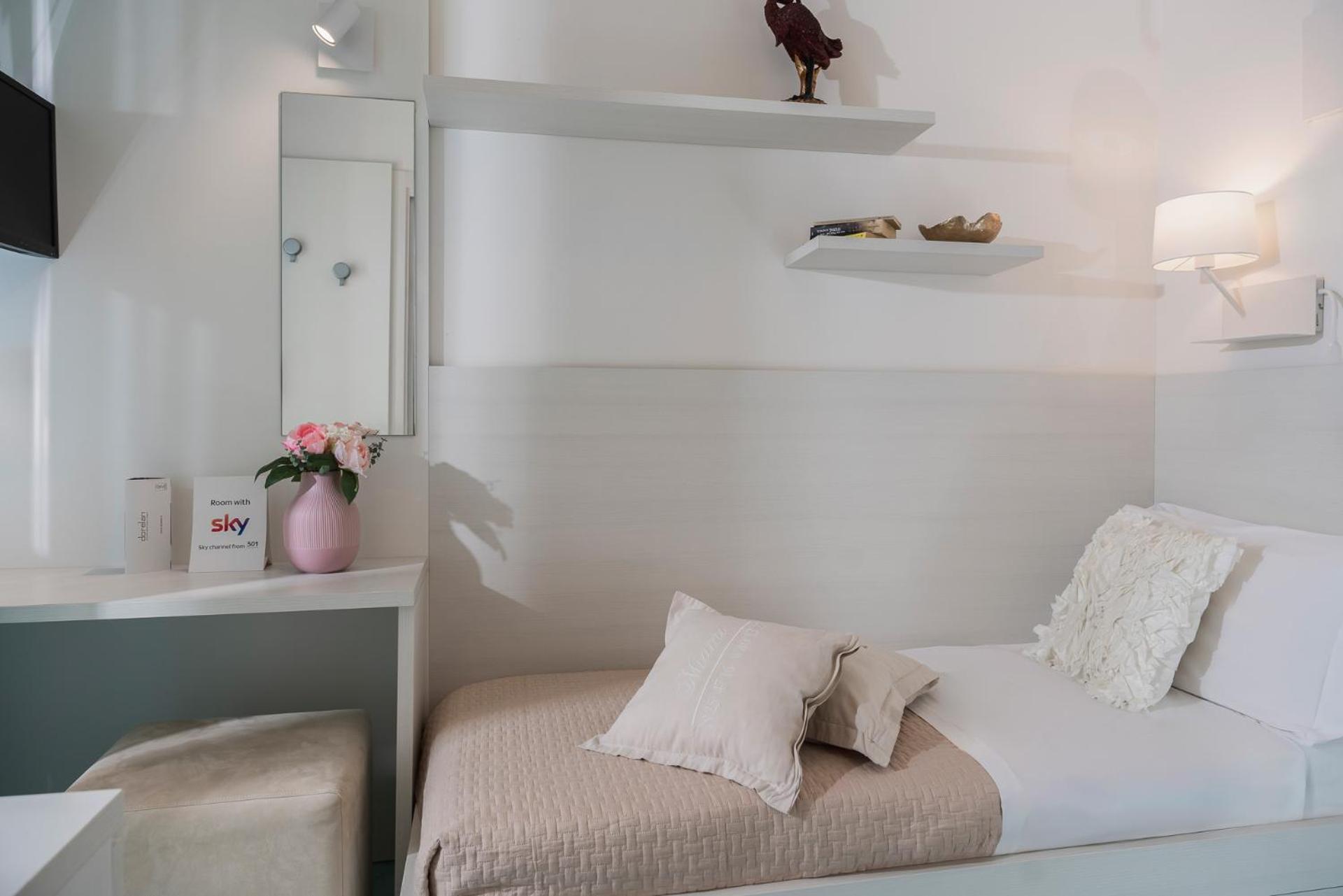 Hotel Ca' Bianca Riccione Esterno foto