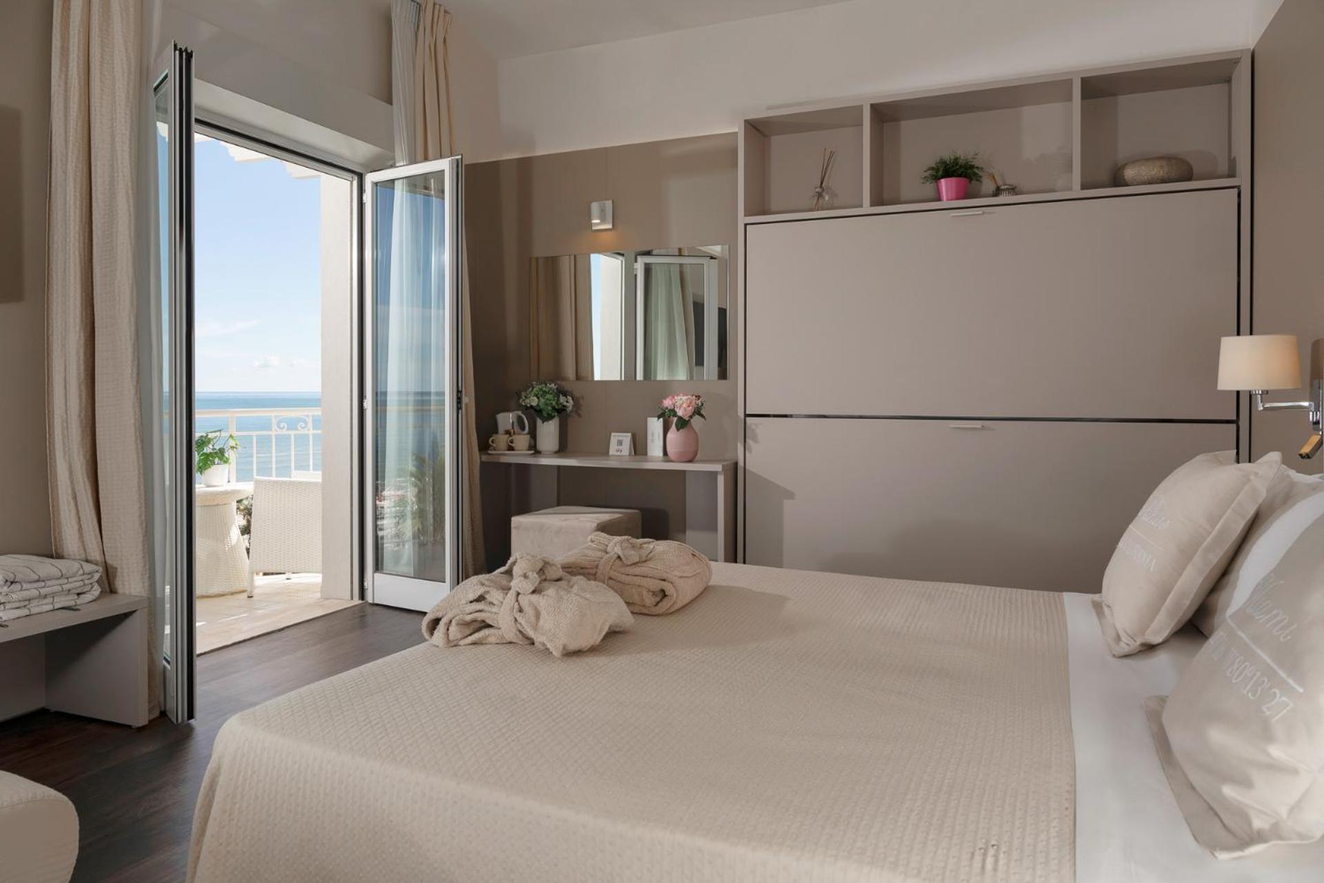 Hotel Ca' Bianca Riccione Esterno foto
