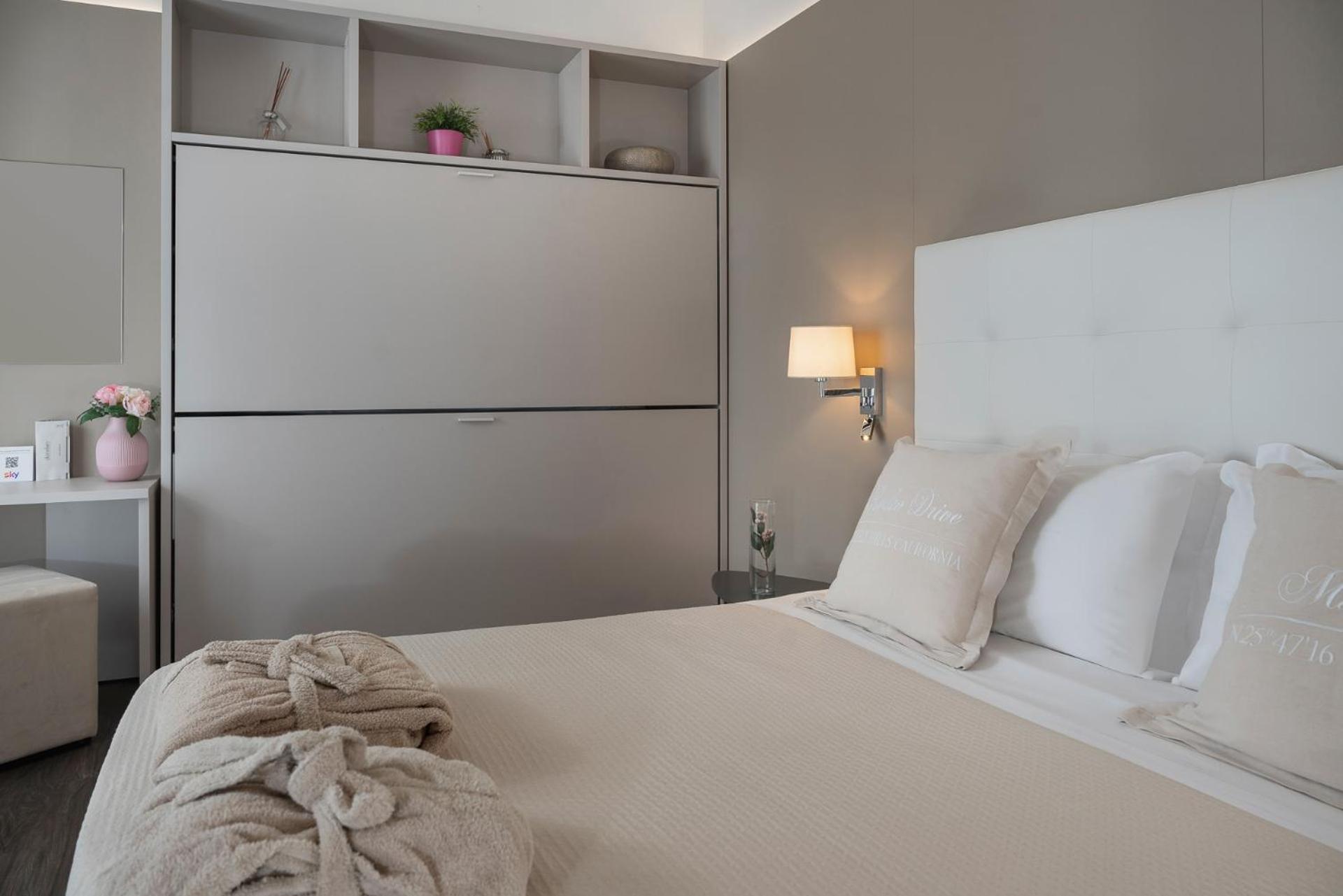 Hotel Ca' Bianca Riccione Esterno foto