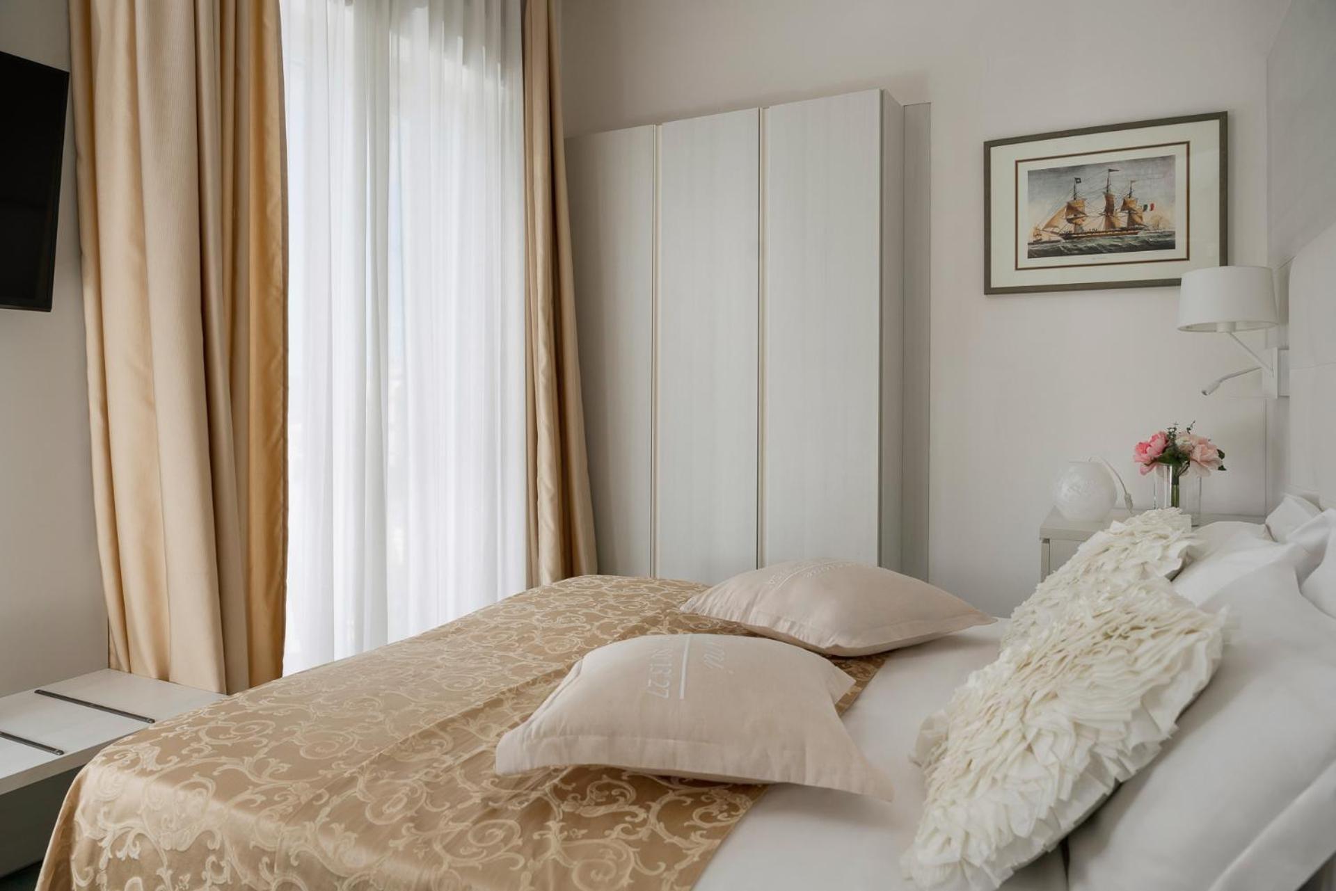 Hotel Ca' Bianca Riccione Esterno foto