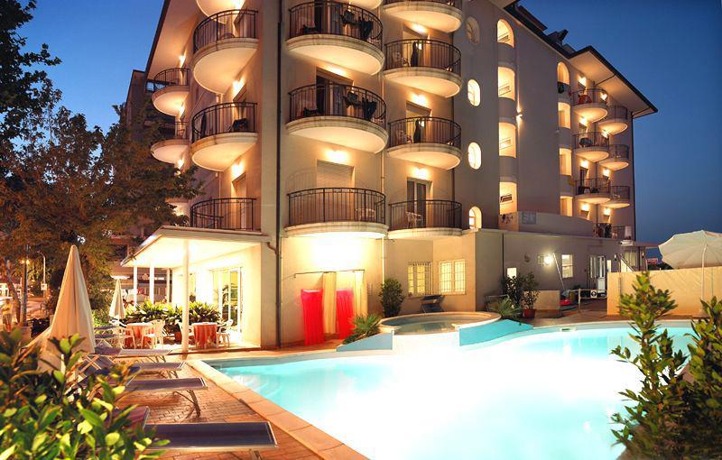 Hotel Ca' Bianca Riccione Esterno foto